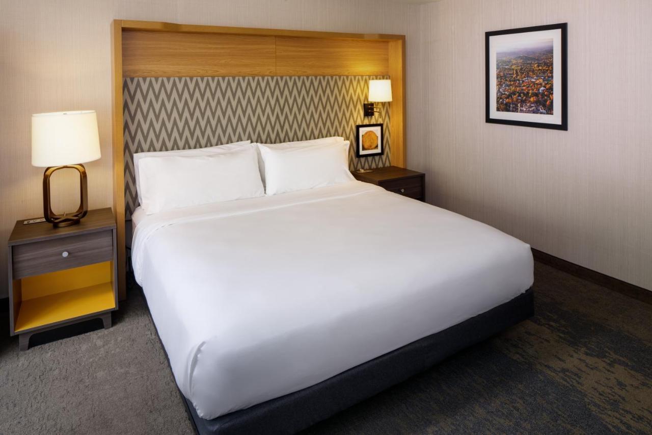 Holiday Inn Express & Suites Charlottesville By Ihg Eksteriør bilde