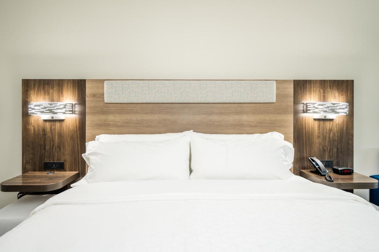 Holiday Inn Express & Suites Charlottesville By Ihg Eksteriør bilde