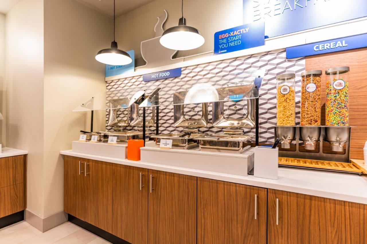 Holiday Inn Express & Suites Charlottesville By Ihg Eksteriør bilde