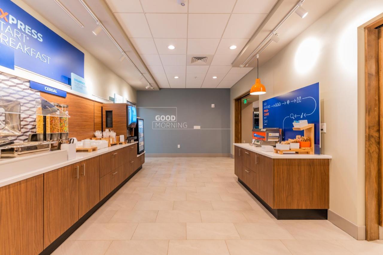 Holiday Inn Express & Suites Charlottesville By Ihg Eksteriør bilde