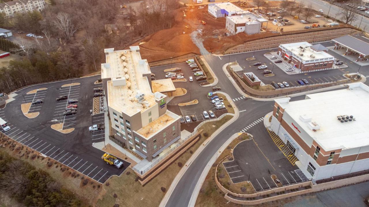 Holiday Inn Express & Suites Charlottesville By Ihg Eksteriør bilde