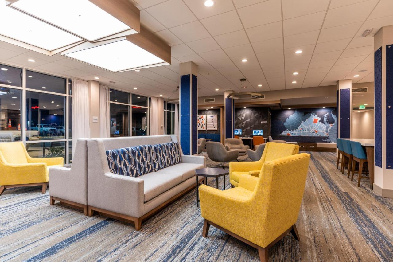 Holiday Inn Express & Suites Charlottesville By Ihg Eksteriør bilde