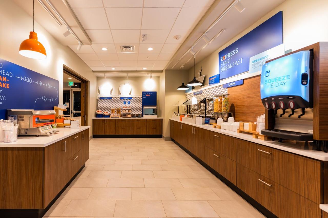 Holiday Inn Express & Suites Charlottesville By Ihg Eksteriør bilde