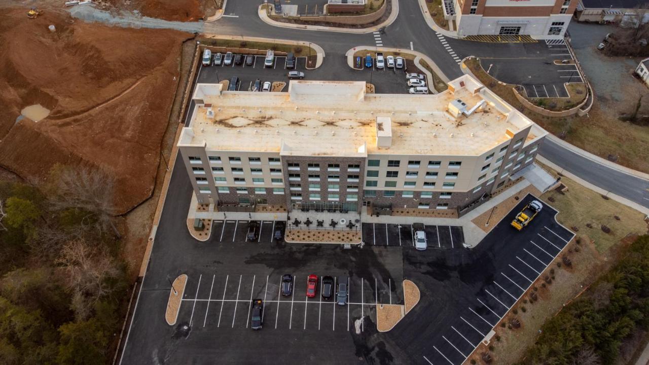 Holiday Inn Express & Suites Charlottesville By Ihg Eksteriør bilde