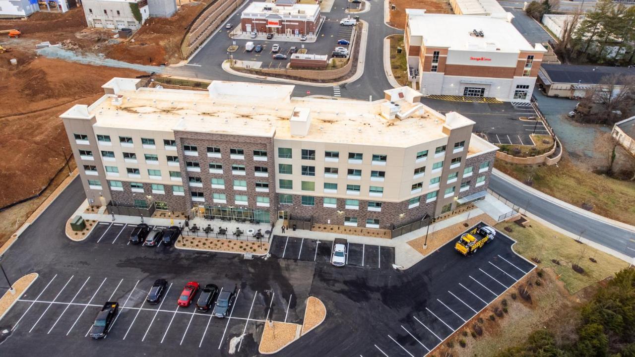 Holiday Inn Express & Suites Charlottesville By Ihg Eksteriør bilde